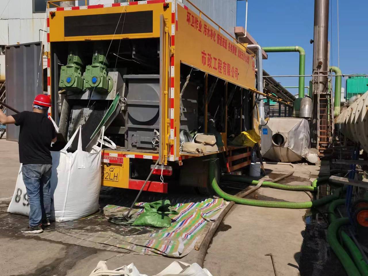 瑞丽淤泥压干处理